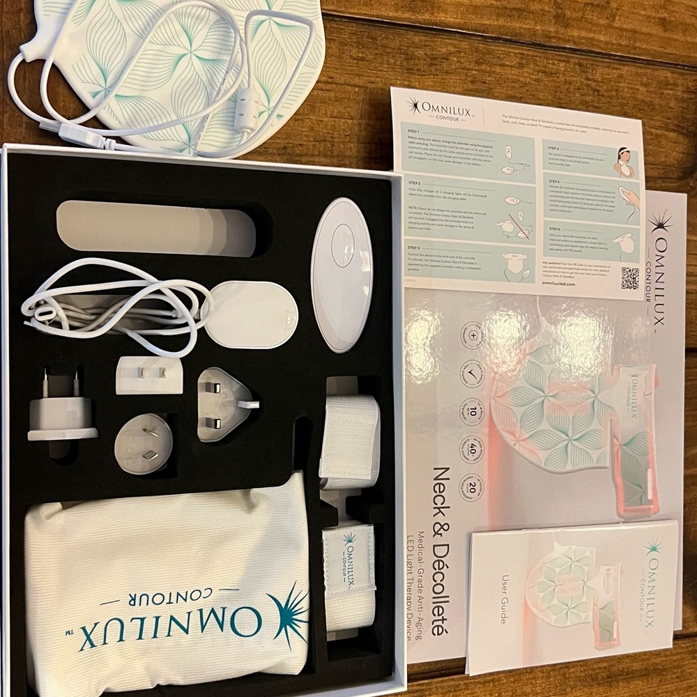 Omnilux Contour Neck & Décolleté: red & near-infrared light therapy mask device